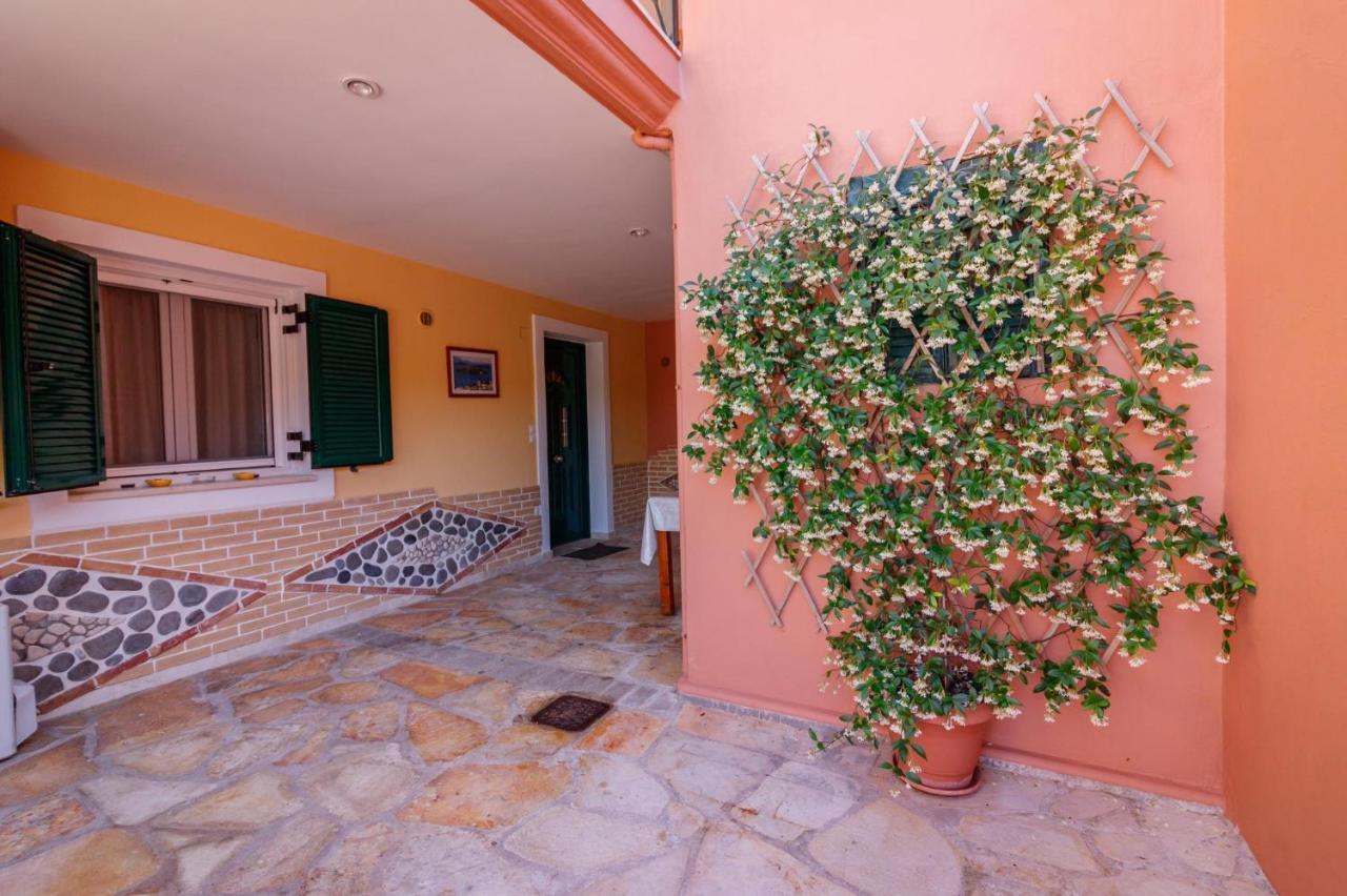 Cleopatra Rooms Никиана Екстериор снимка